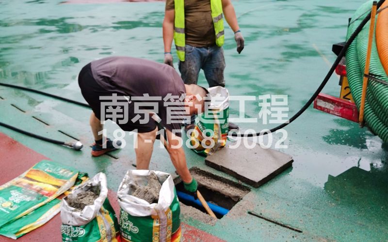 218康藏路管道清淤