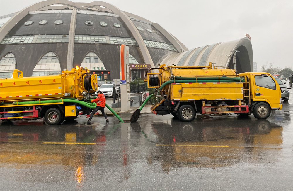 271康藏路商场管道清淤