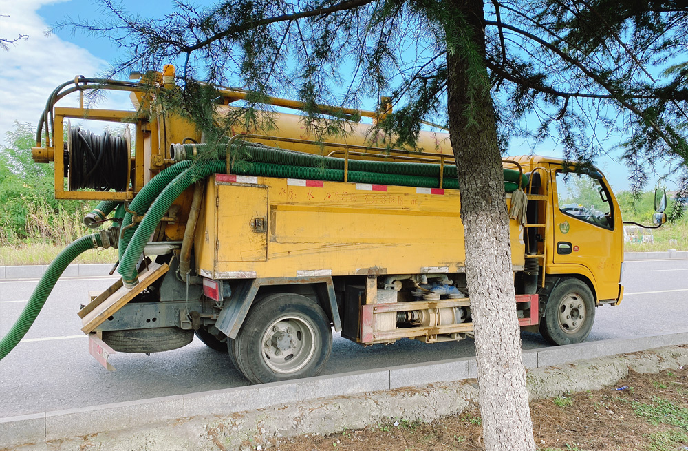 283康藏路清洗抽粪车